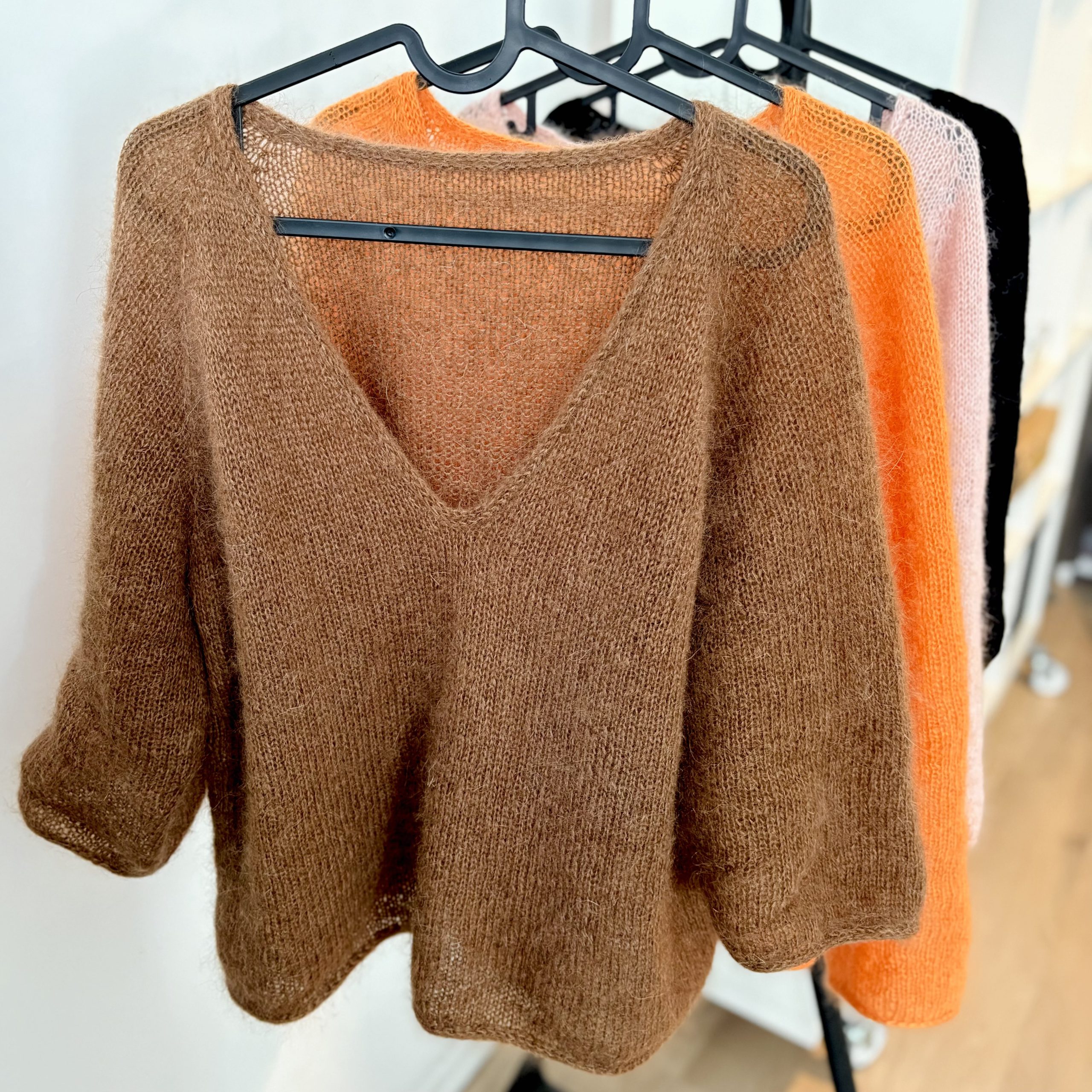 Baiba Dambe ar mohēras džemperi