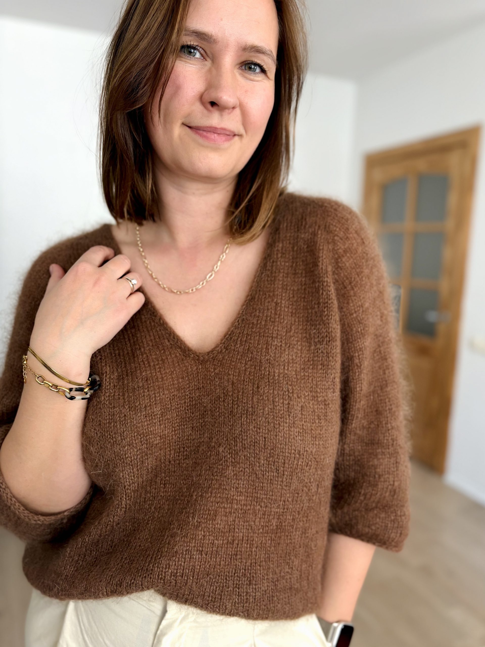 Baiba Dambe ar mohēras džemperi