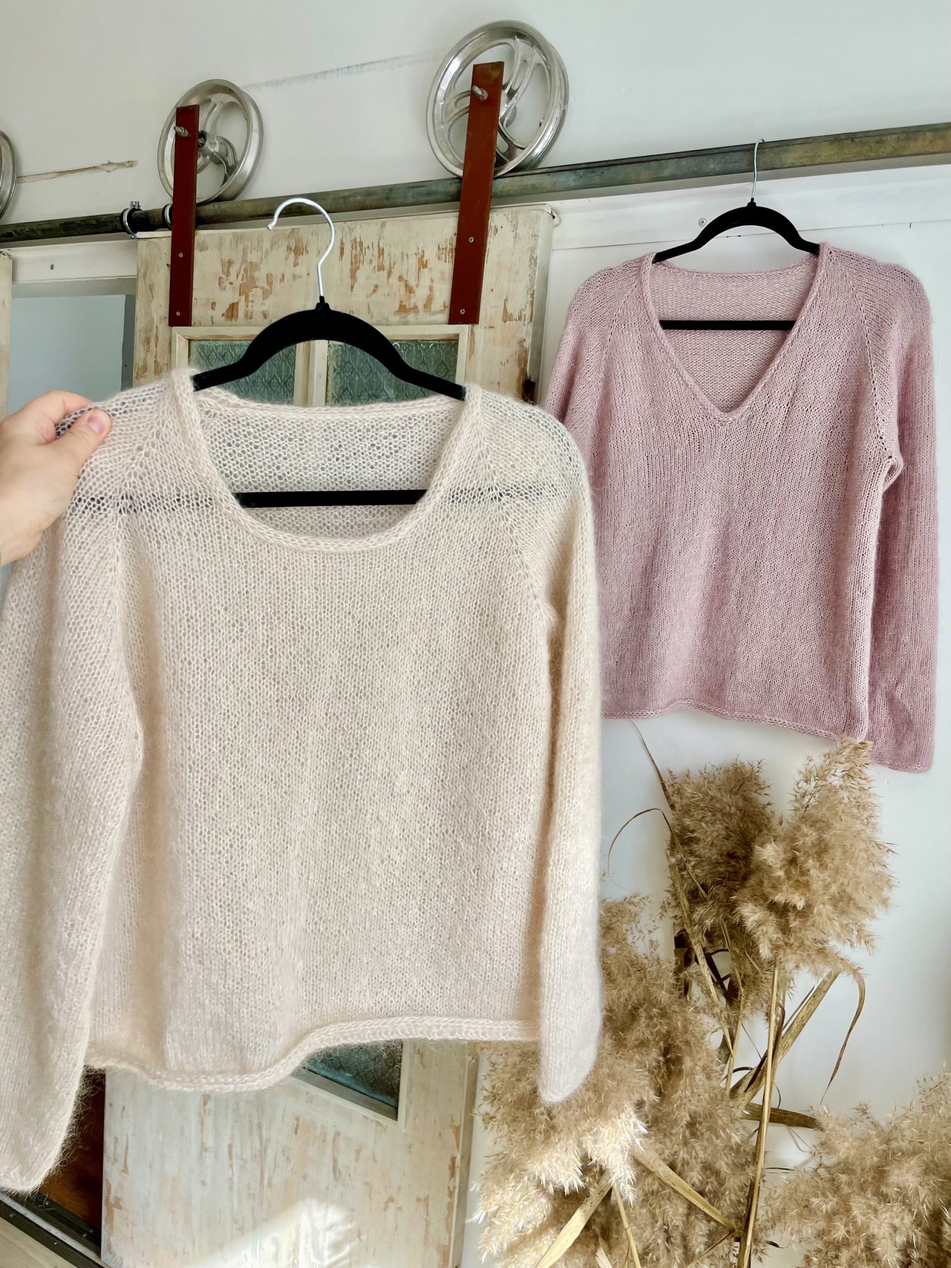 Ar rokām adīti mohēras džemperi